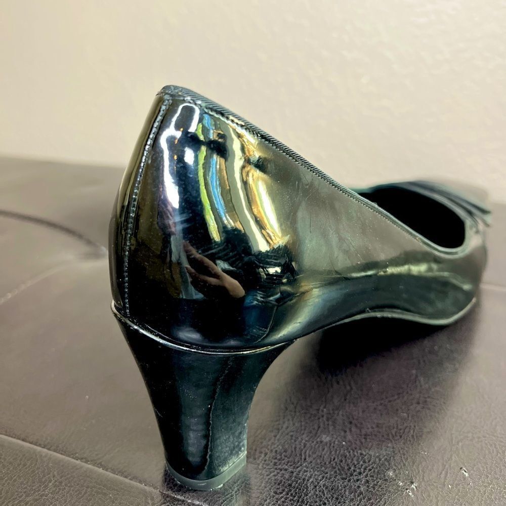 Salvatore Ferragamo Women’s Heel With Bow Shiny Black Patent Leather Size: 8.5‌ - Picture 10 of 15